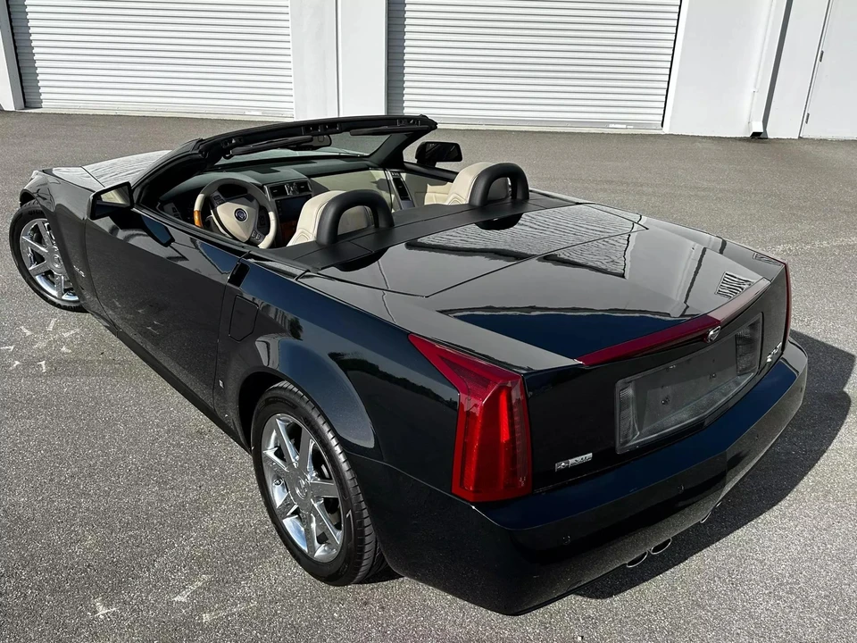 2006 Cadillac XLR - Image 12 of 31