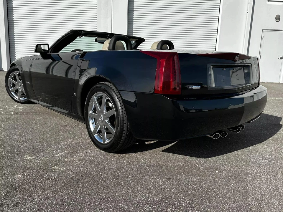 2006 Cadillac XLR - Image 13 of 31
