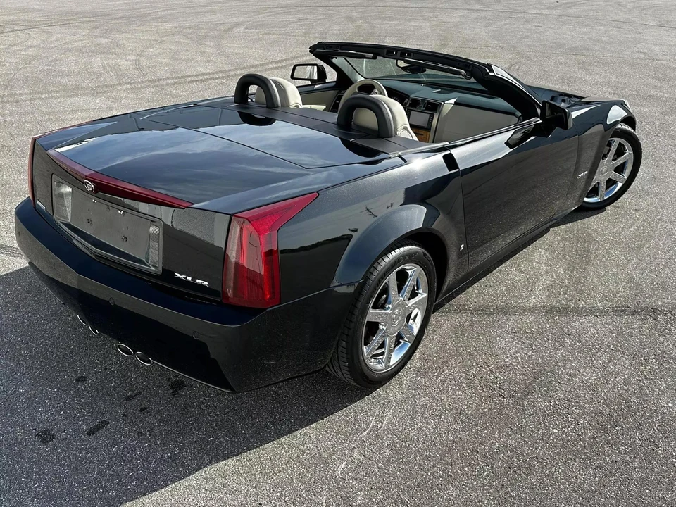 2006 Cadillac XLR - Image 15 of 31