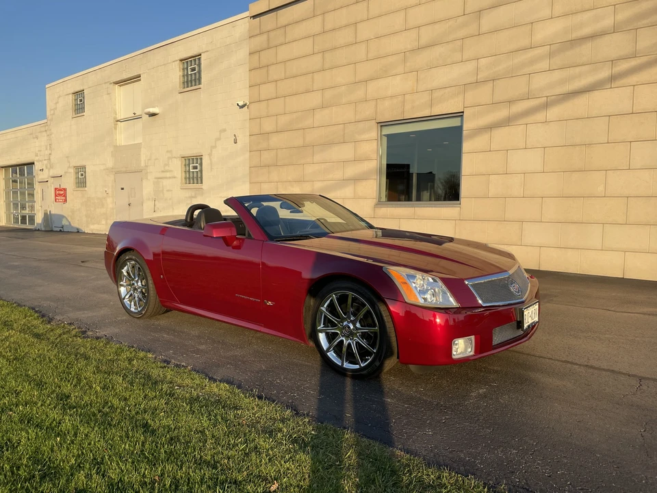 2006 Cadillac XLR-V - Image 10 of 31