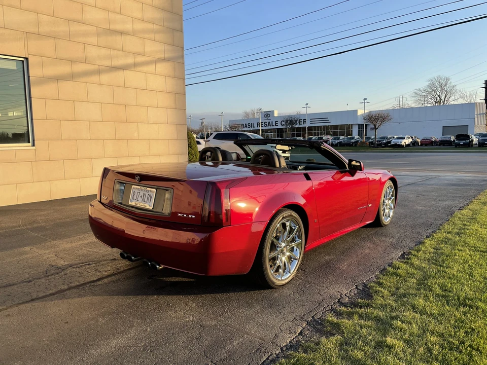 2006 Cadillac XLR-V - Image 16 of 31