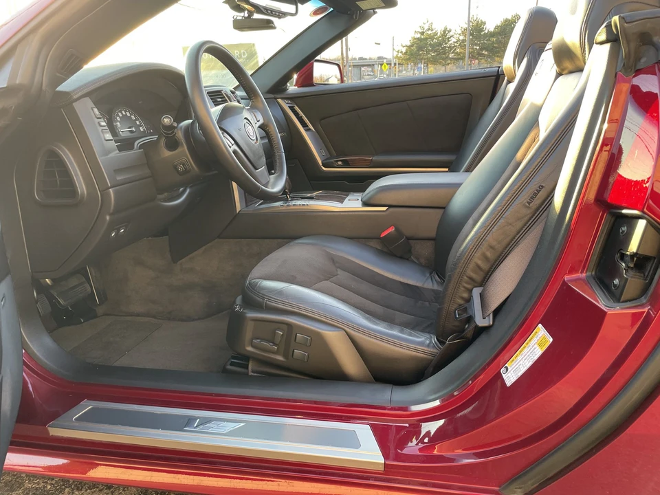 2006 Cadillac XLR-V - Image 28 of 31