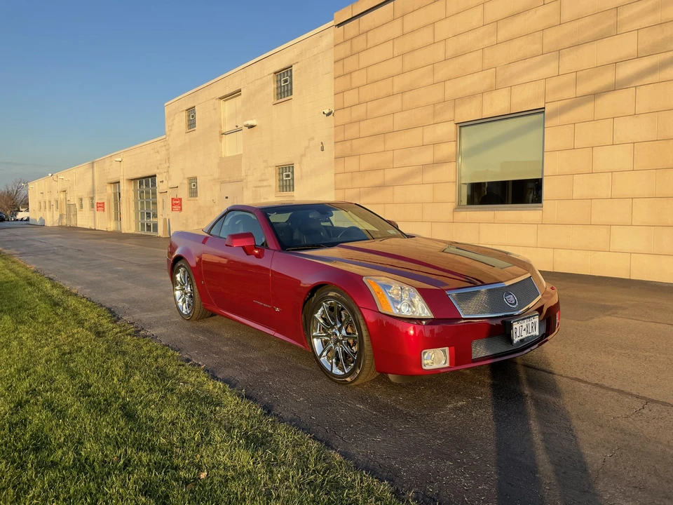 2006 Cadillac XLR-V - Image 2 of 31
