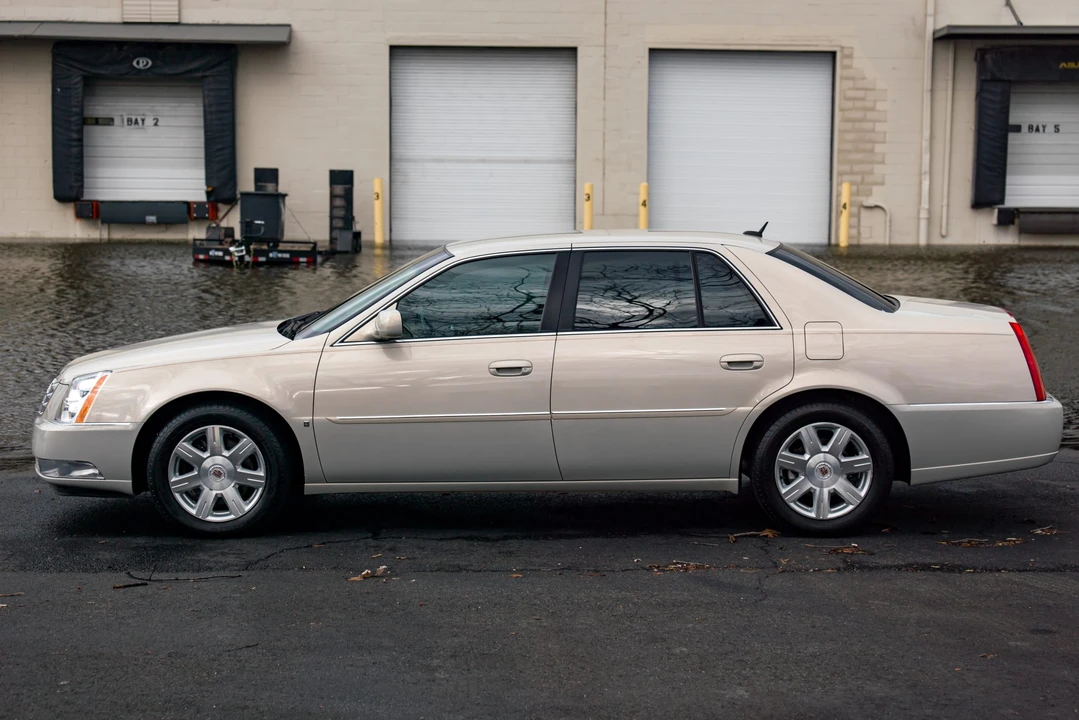 2007 Cadillac DTS - Image 8 of 31