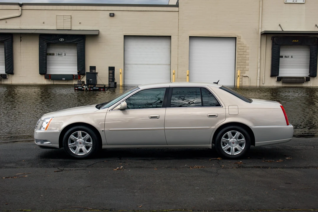 2007 Cadillac DTS - Image 5 of 31