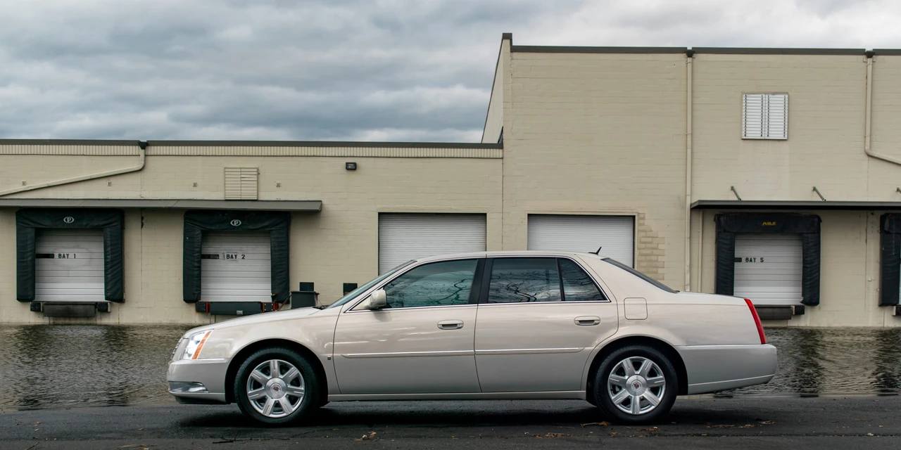 2007 Cadillac DTS - Image 7 of 31