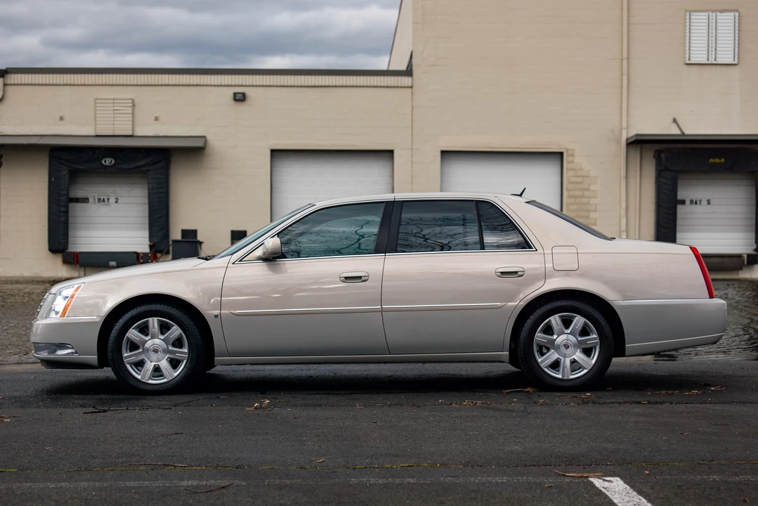 2007 Cadillac DTS - Image 6 of 31