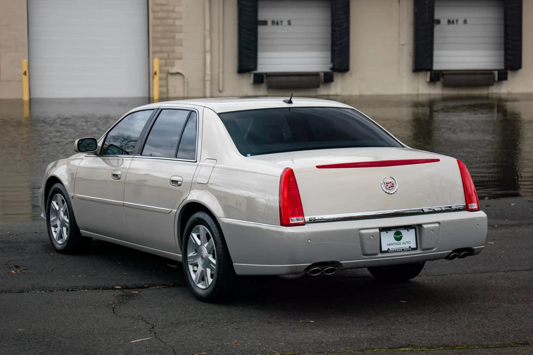 2007 Cadillac DTS - Image 10 of 31