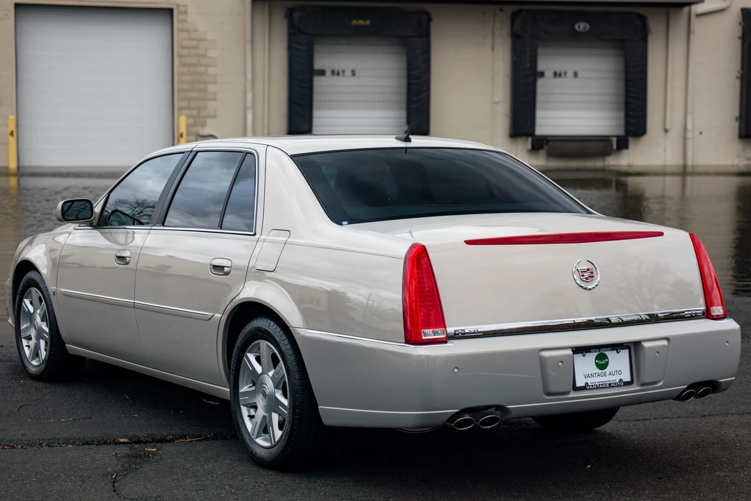 2007 Cadillac DTS - Image 11 of 31
