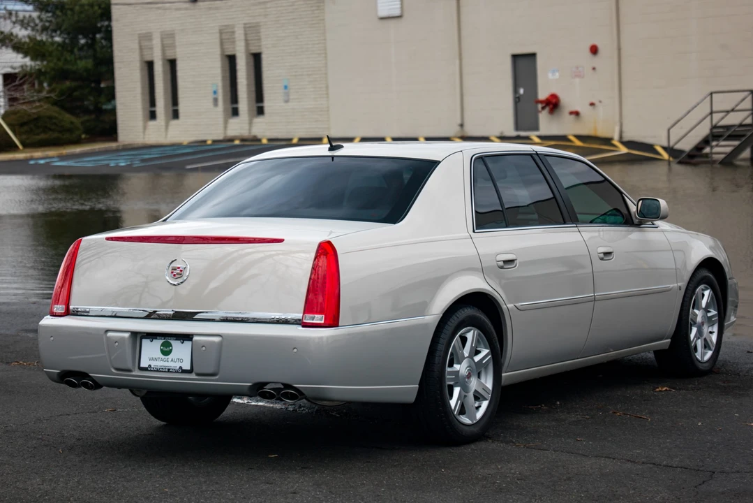 2007 Cadillac DTS - Image 16 of 31