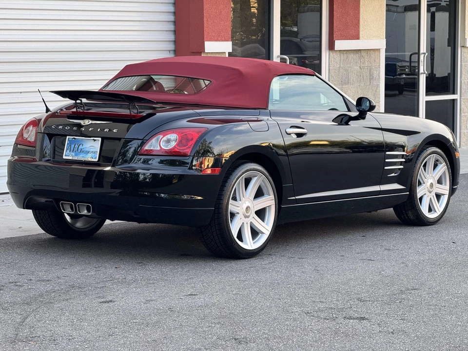 2007 Chrysler Crossfire - Image 18 of 31