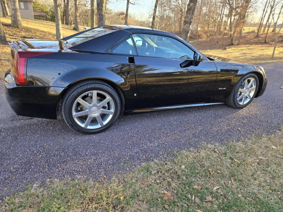 2008 Cadillac XLR - Image 8 of 31
