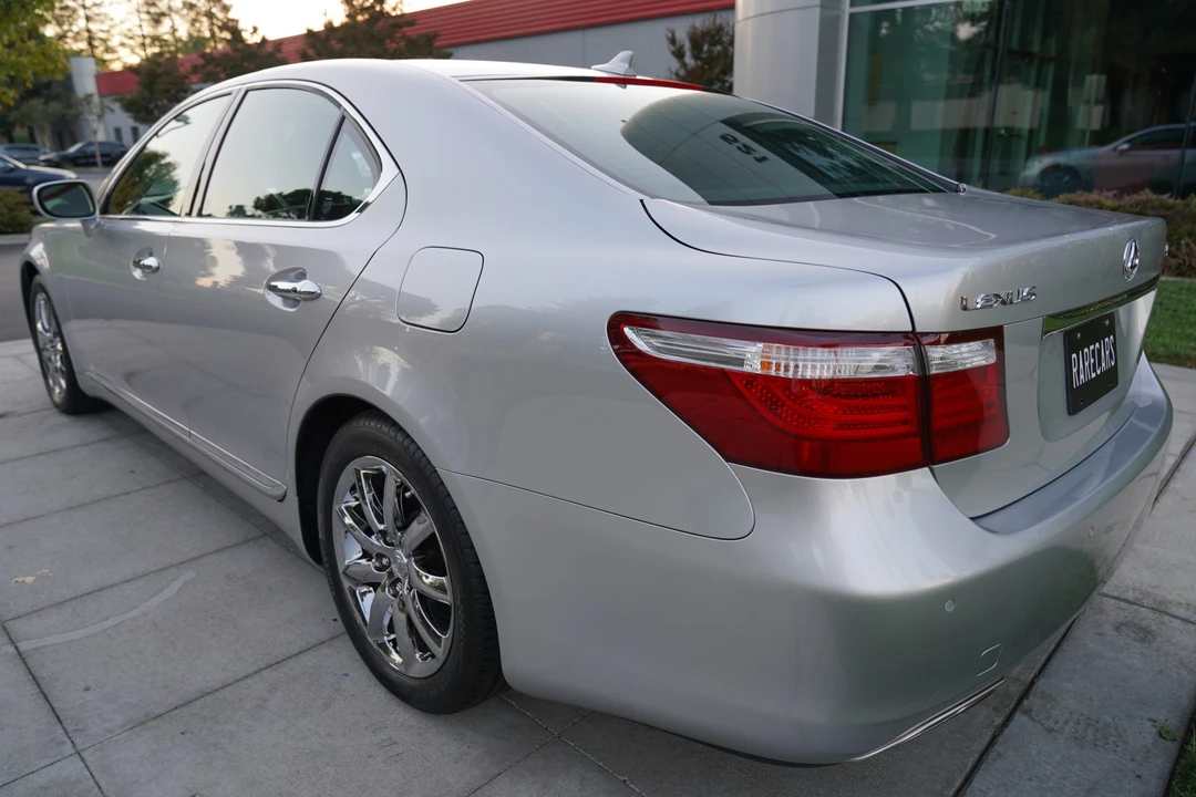 2008 Lexus LS 4th Gen - Image 18 of 31