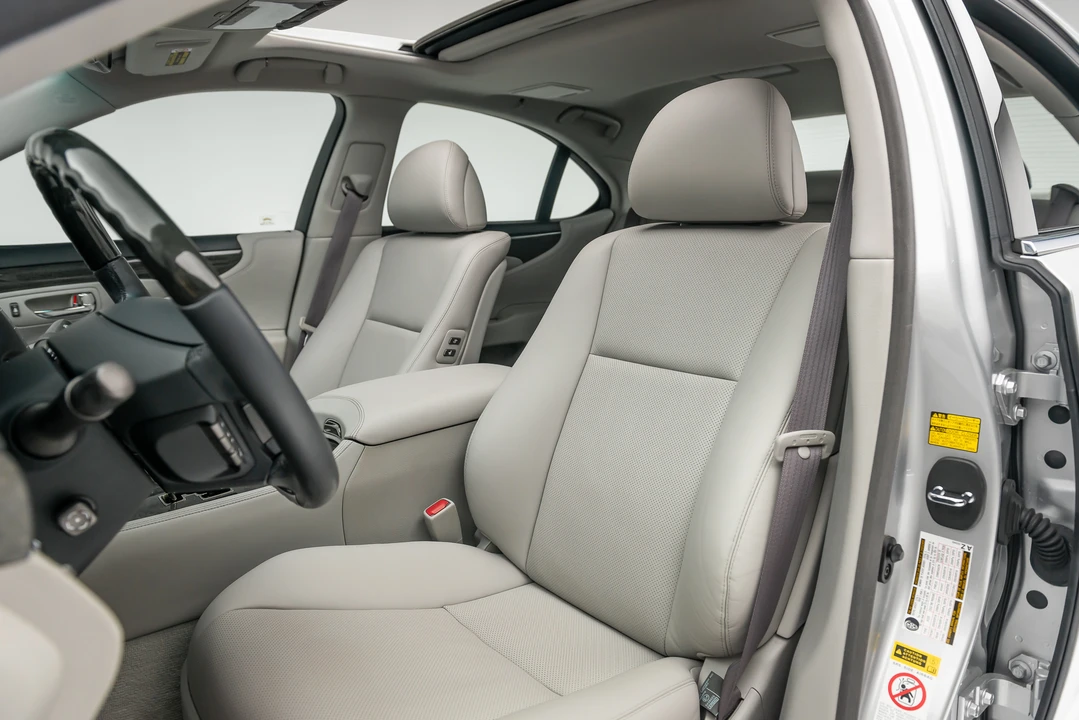 2008 Lexus LS 4th Gen - Image 25 of 31