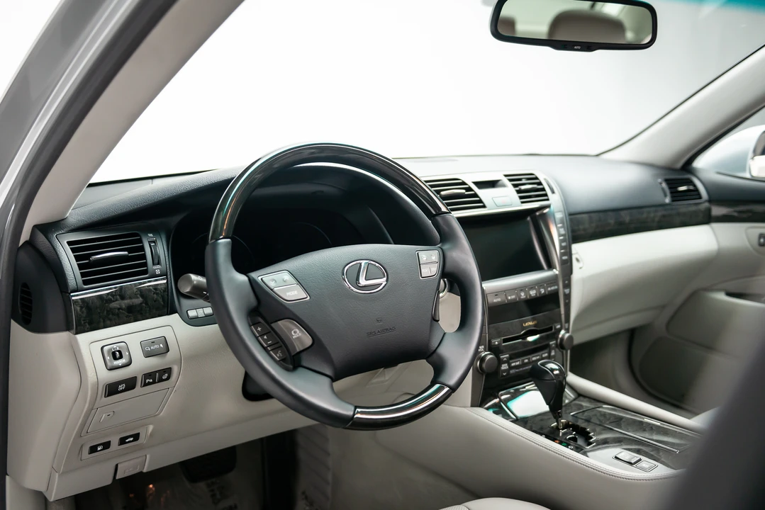2008 Lexus LS 4th Gen - Image 29 of 31