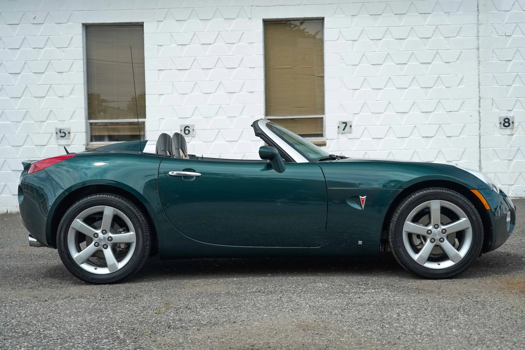 2008 Pontiac Solstice - Image 2 of 31