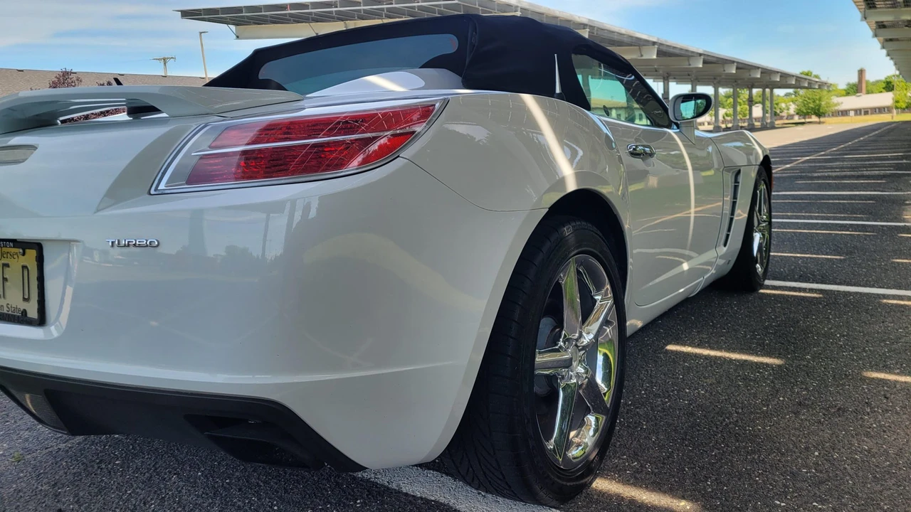 2008 Saturn Sky Red Line - Image 29 of 31
