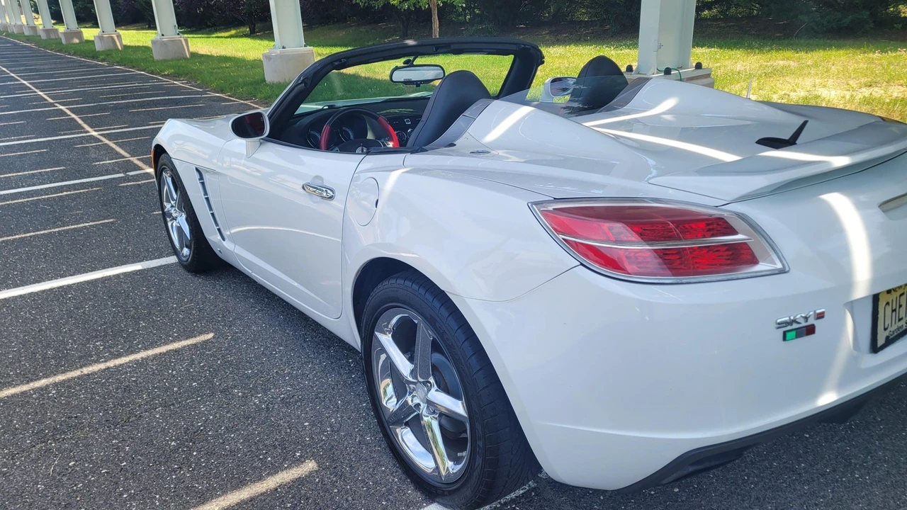 2008 Saturn Sky Red Line - Image 25 of 31