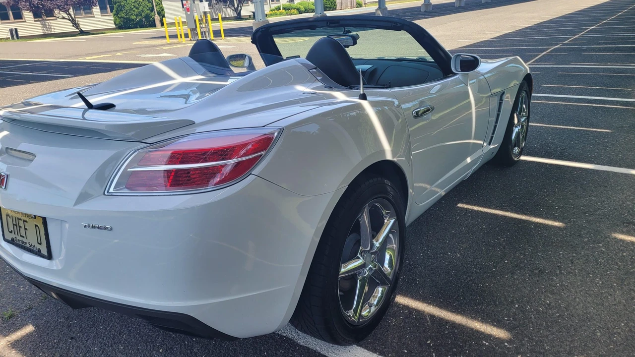 2008 Saturn Sky Red Line - Image 28 of 31