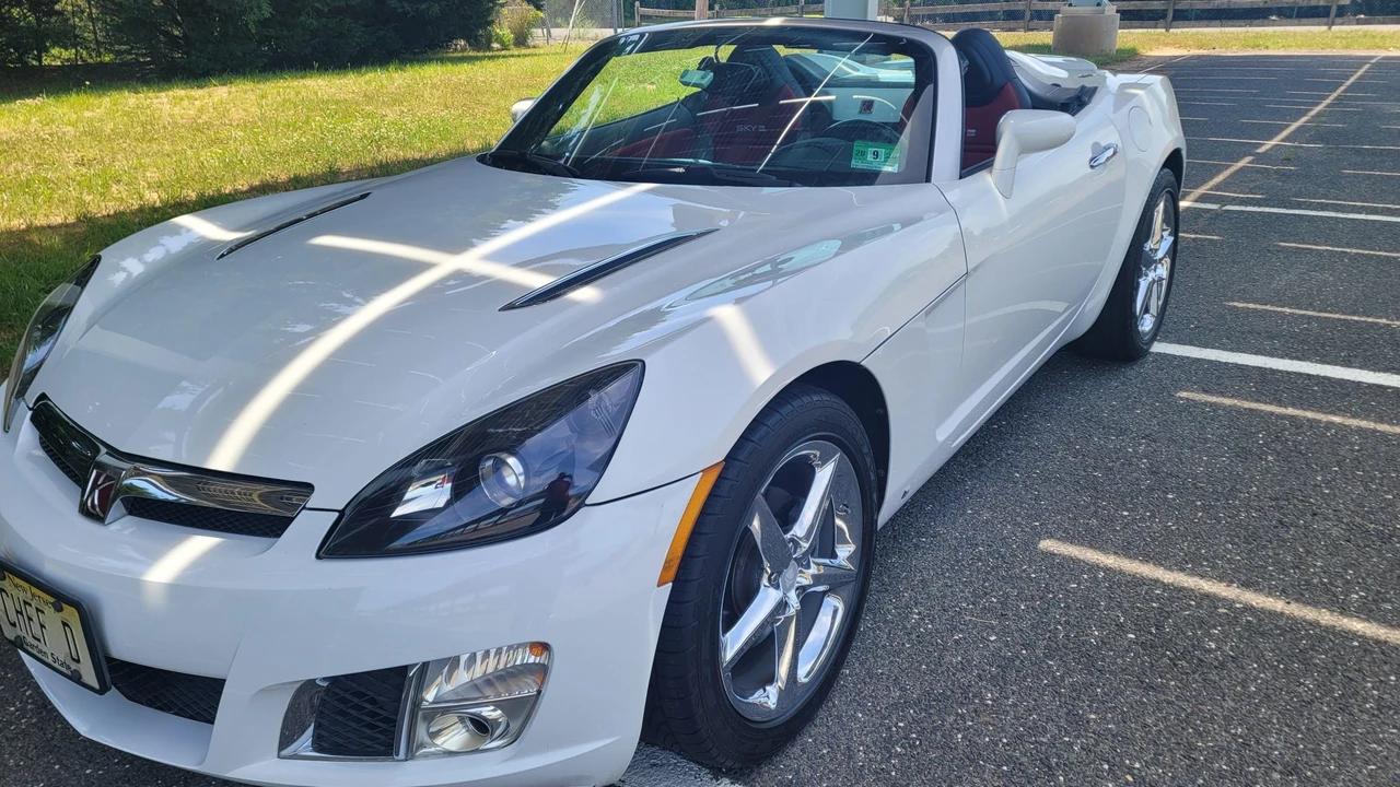 2008 Saturn Sky Red Line - Image 2 of 31