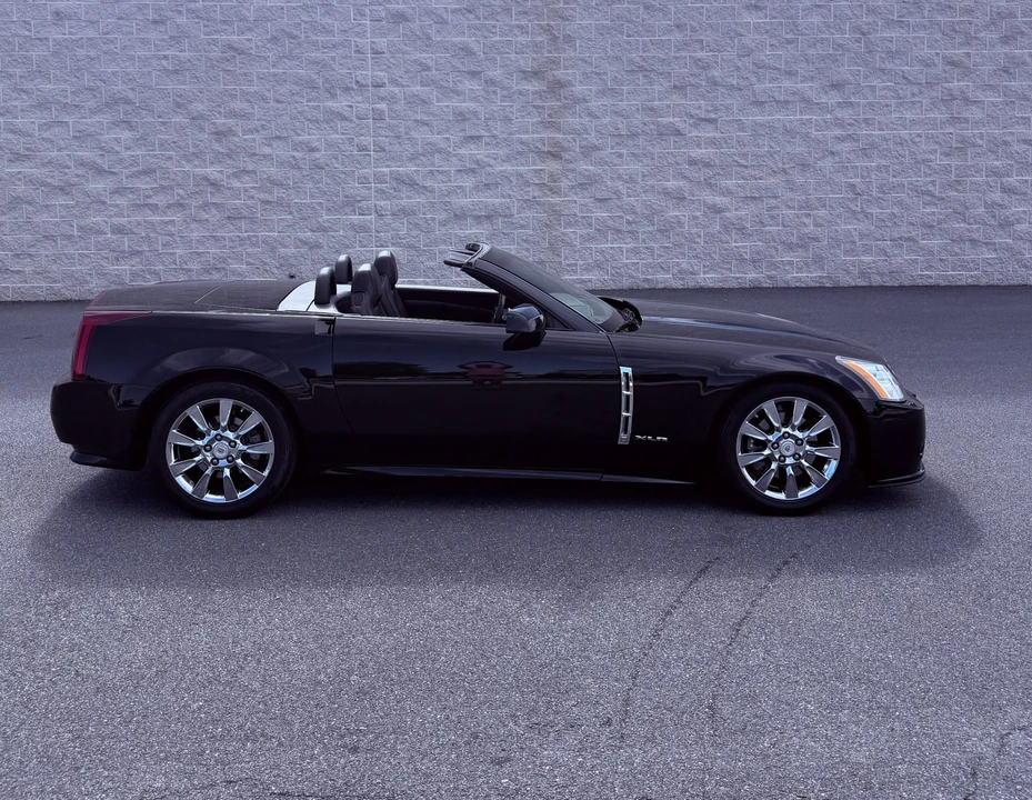 2009 Cadillac XLR - Image 25 of 31