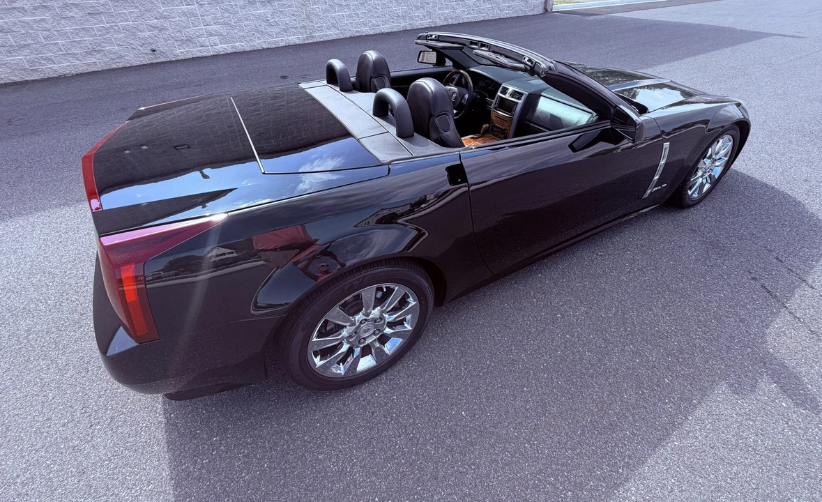 2009 Cadillac XLR - Image 29 of 31