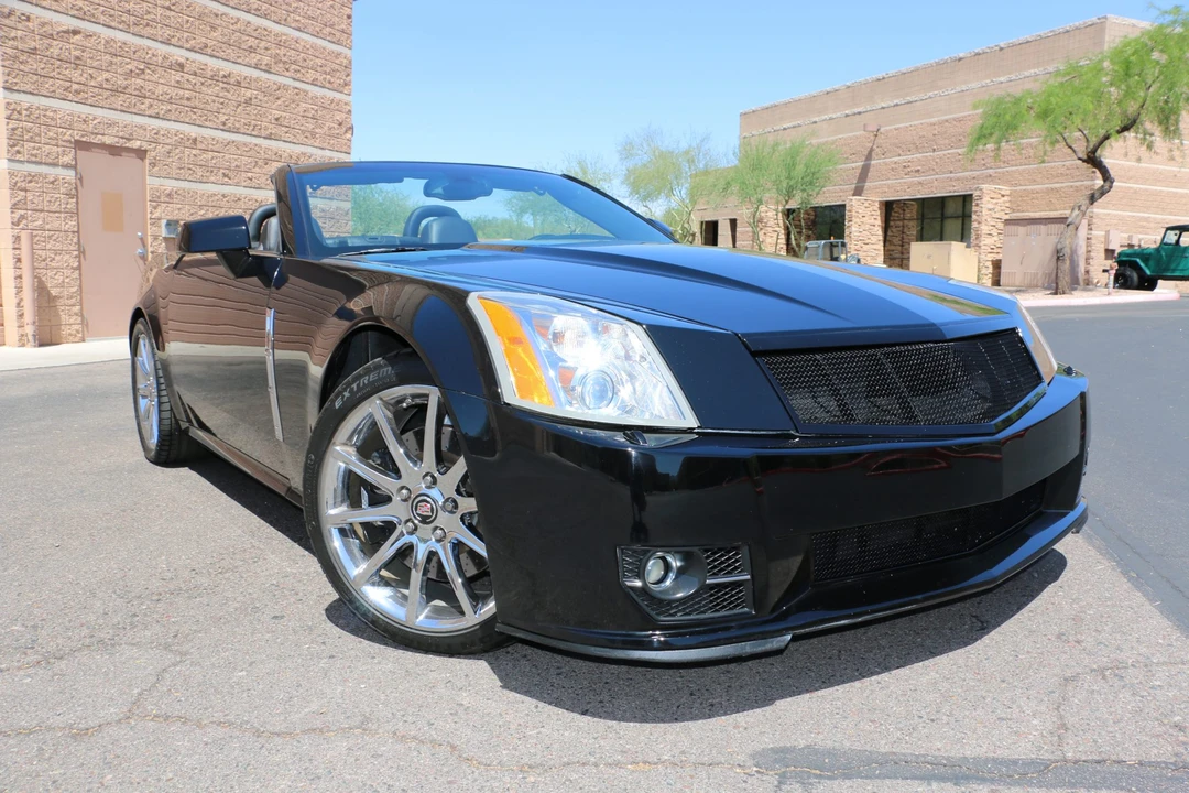 2009 Cadillac XLR-V - Image 2 of 31