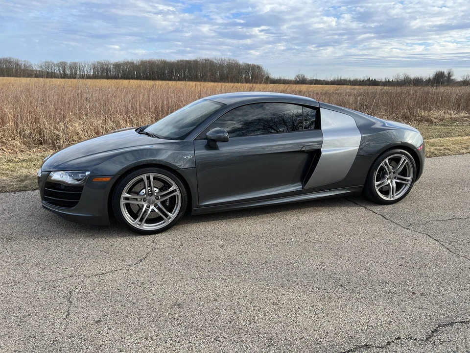 2010 Audi 42 R8 - Image 2 of 31