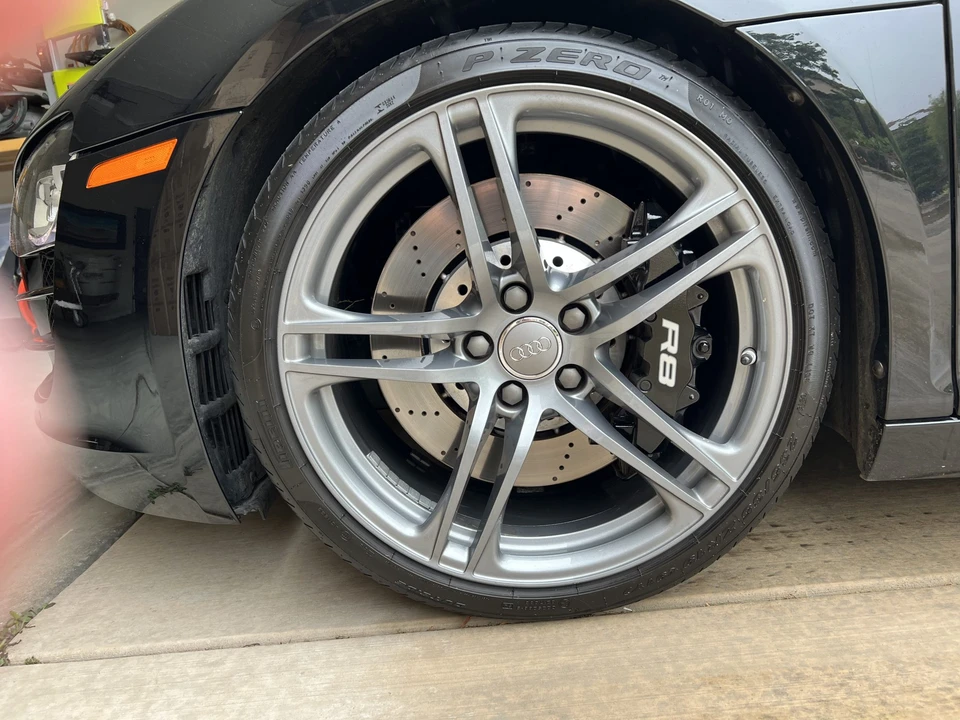 2010 Audi 42 R8 - Image 27 of 31