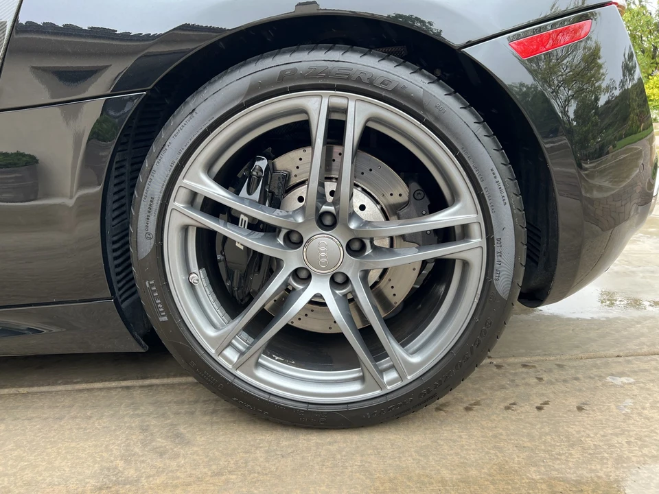 2010 Audi 42 R8 - Image 28 of 31