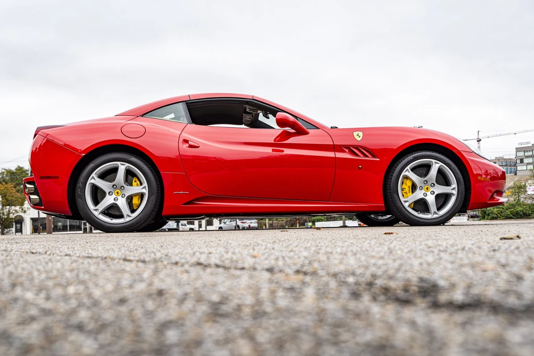2010 Ferrari California - Image 8 of 31