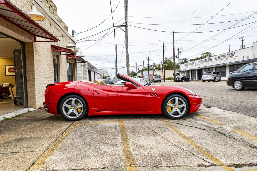 2010 Ferrari California - Image 24 of 31