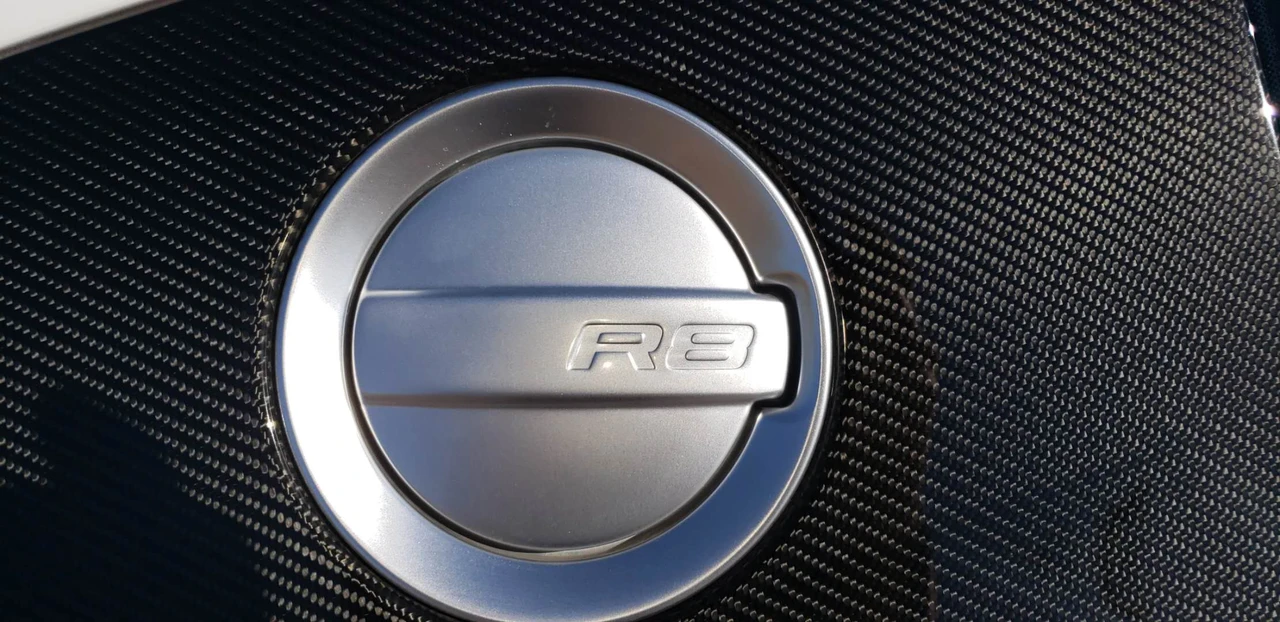 2011 Audi 42 R8 - Image 15 of 31