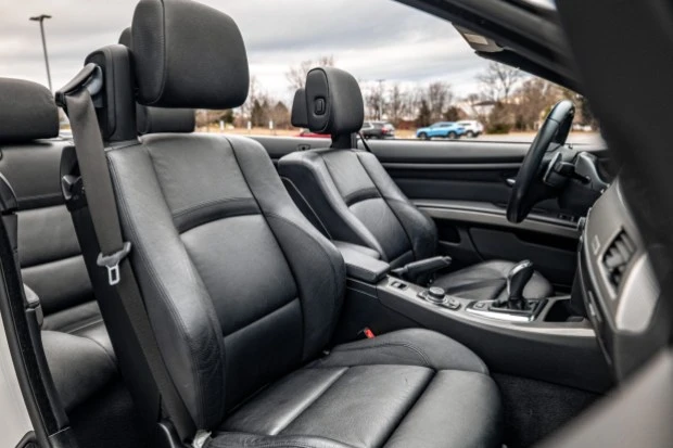 2011 BMW E93 335i Convertible - Image 4 of 7