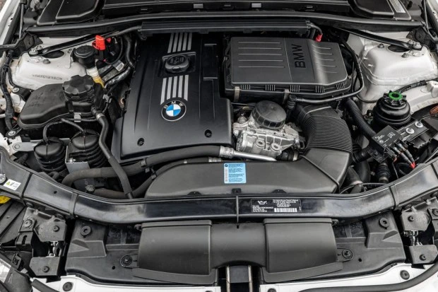 2011 BMW E93 335i Convertible - Image 6 of 7