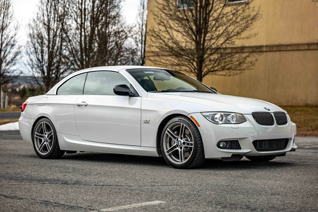 2011 BMW E93 335i Convertible - Image 3 of 31
