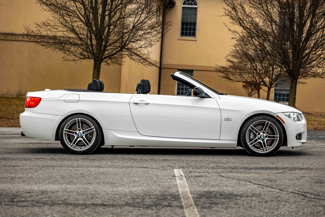2011 BMW E93 335i Convertible - Image 23 of 31