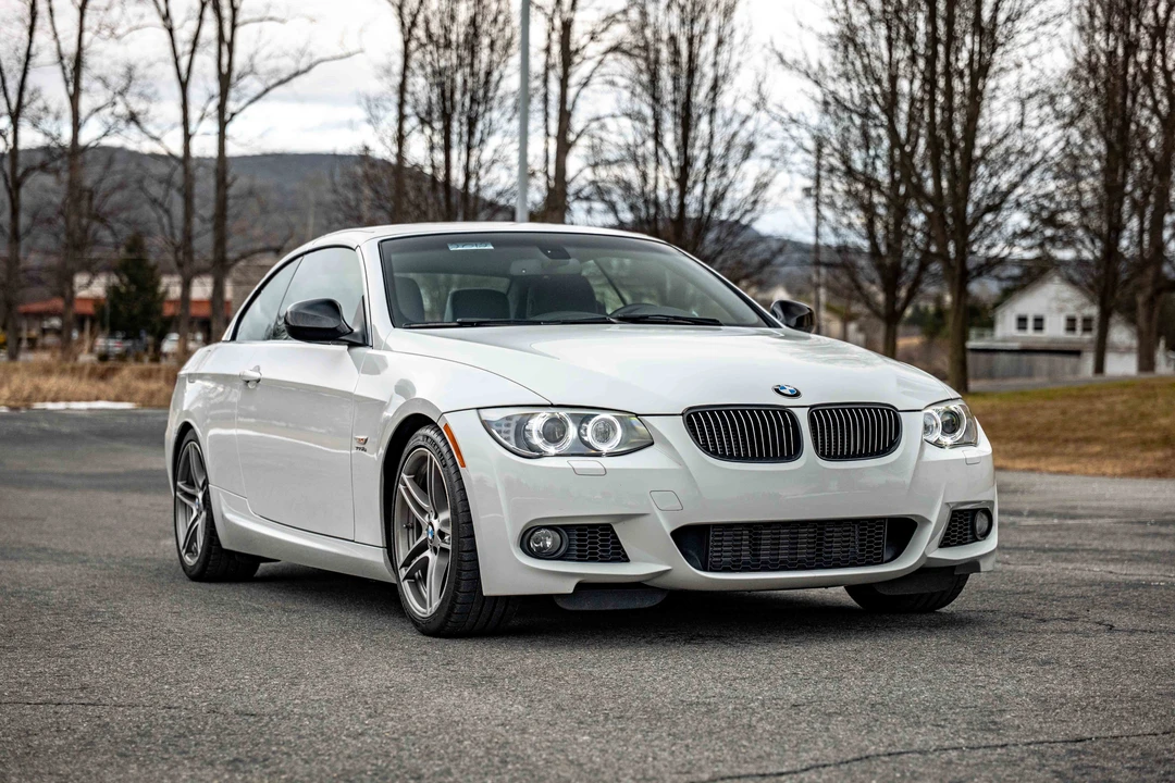 2011 BMW E93 335i Convertible - Image 11 of 31