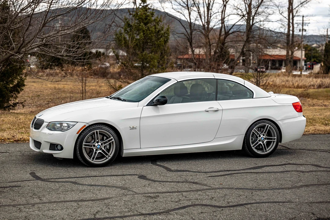 2011 BMW E93 335i Convertible - Image 25 of 31