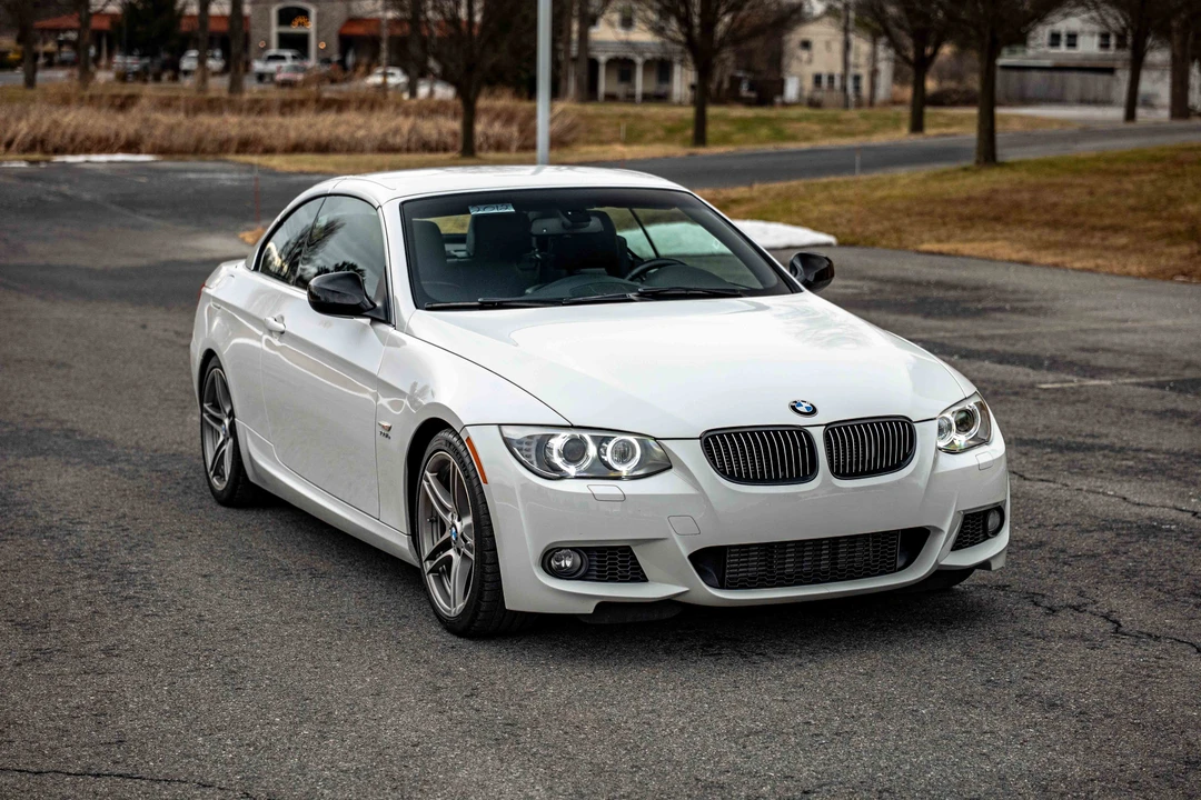 2011 BMW E93 335i Convertible - Image 10 of 31