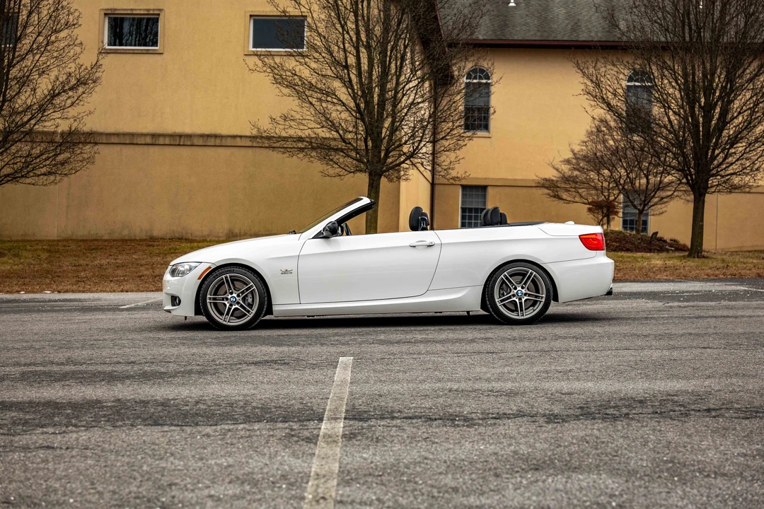 2011 BMW E93 335i Convertible - Image 30 of 31