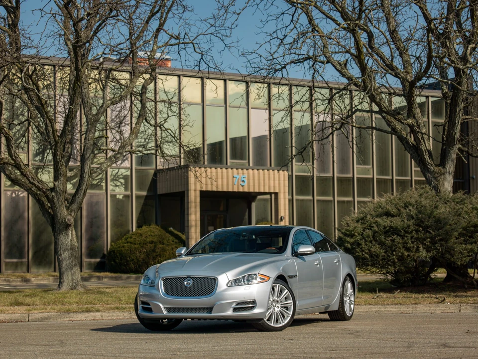 2011 Jaguar X351 XJ - Image 2 of 31