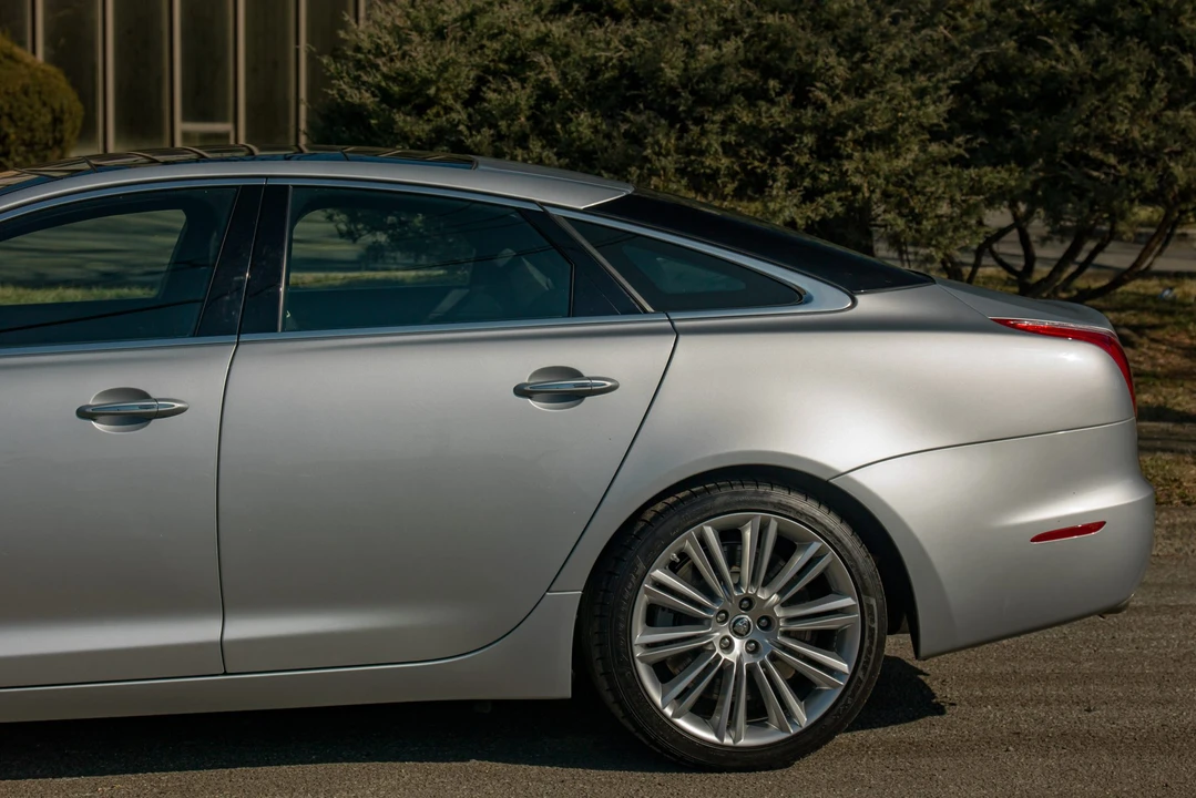 2011 Jaguar X351 XJ - Image 27 of 31