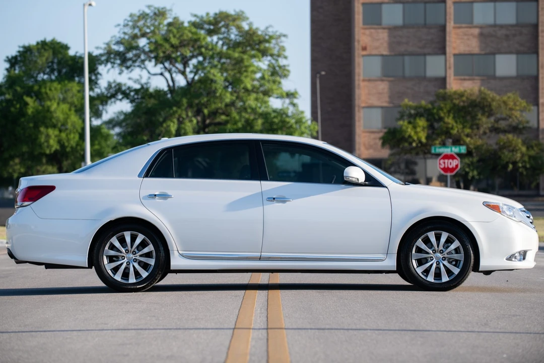 2011 Toyota Avalon 3rd Gen - Image 3 of 7
