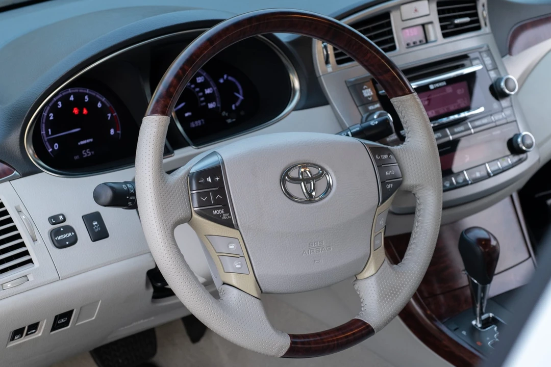 2011 Toyota Avalon 3rd Gen - Image 5 of 7