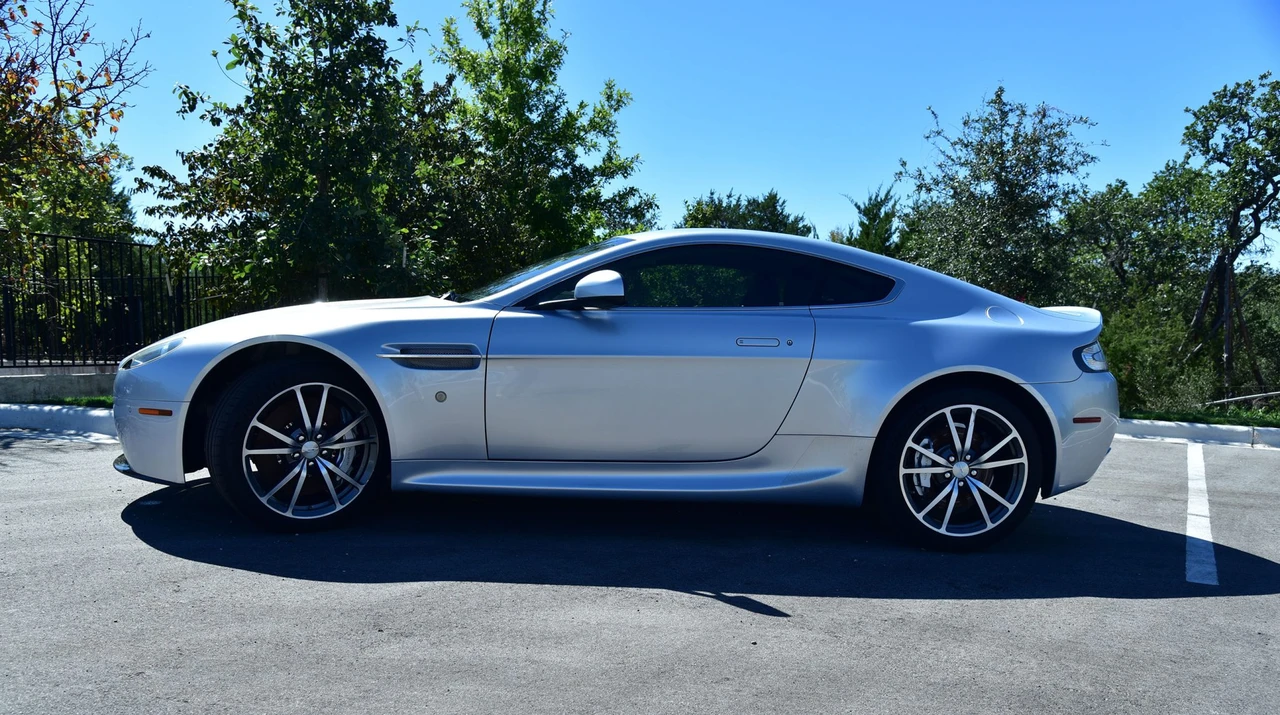 2012 Aston Martin V8 Vantage (2006-2017) - Image 19 of 31