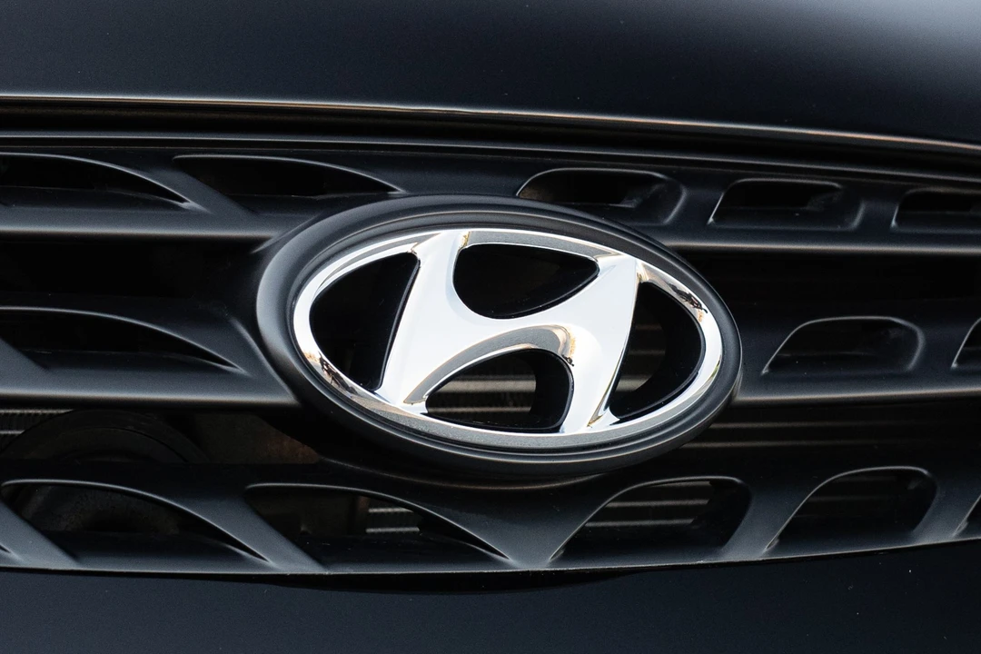 2012 Hyundai Genesis Coupe - Image 16 of 31