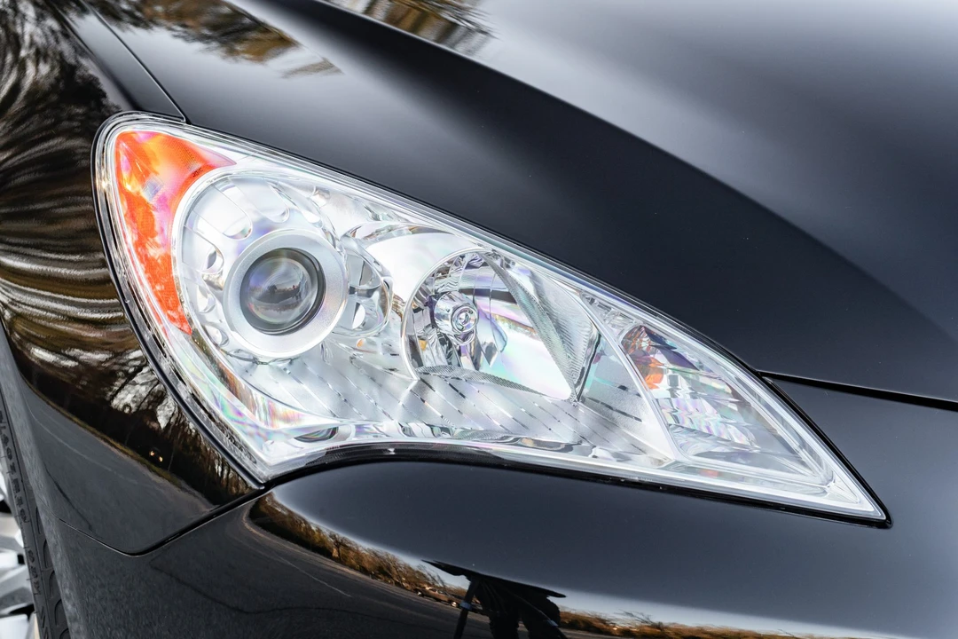 2012 Hyundai Genesis Coupe - Image 11 of 31