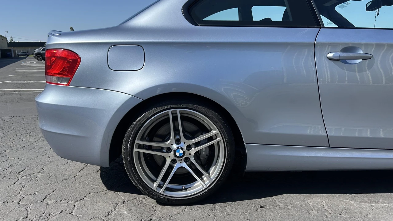 2013 BMW E82 135i & 135is - Image 27 of 31
