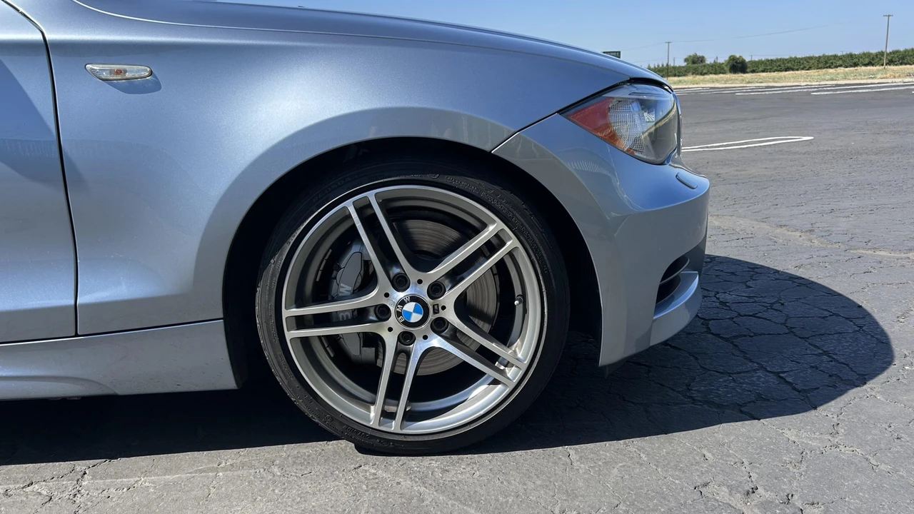 2013 BMW E82 135i & 135is - Image 29 of 31